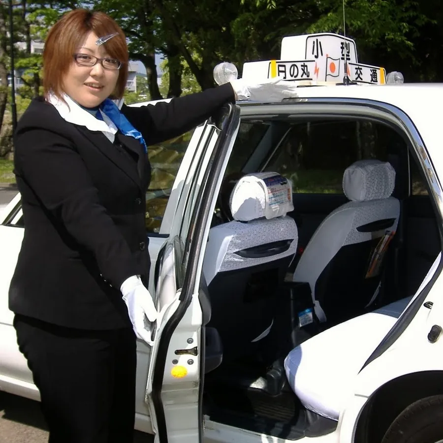 お客様をお出迎えする乗務員
